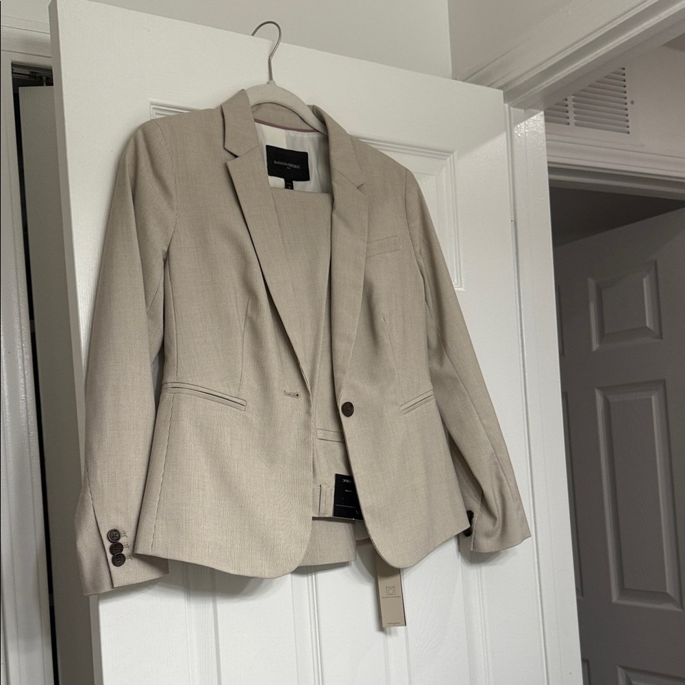 NWT Womens Banana Republic Suit